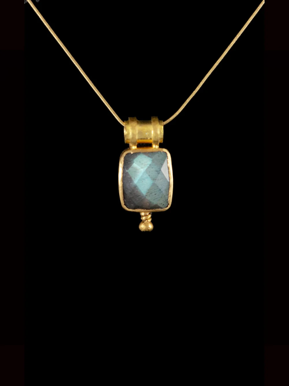 Labradorite Cushion Pendant 