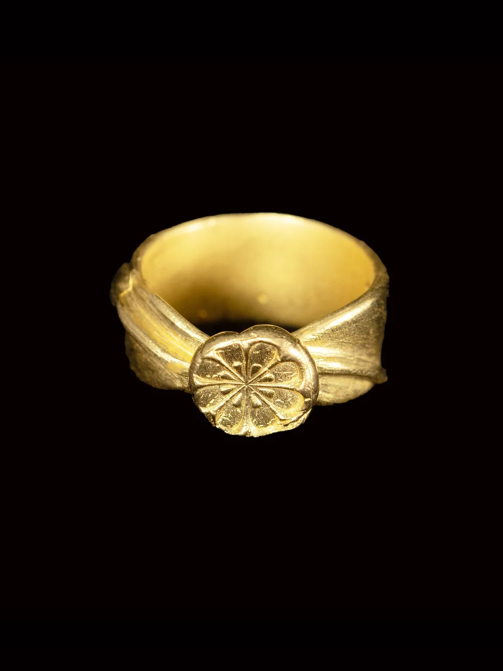 22ct Gold Pressed Flower Ring
