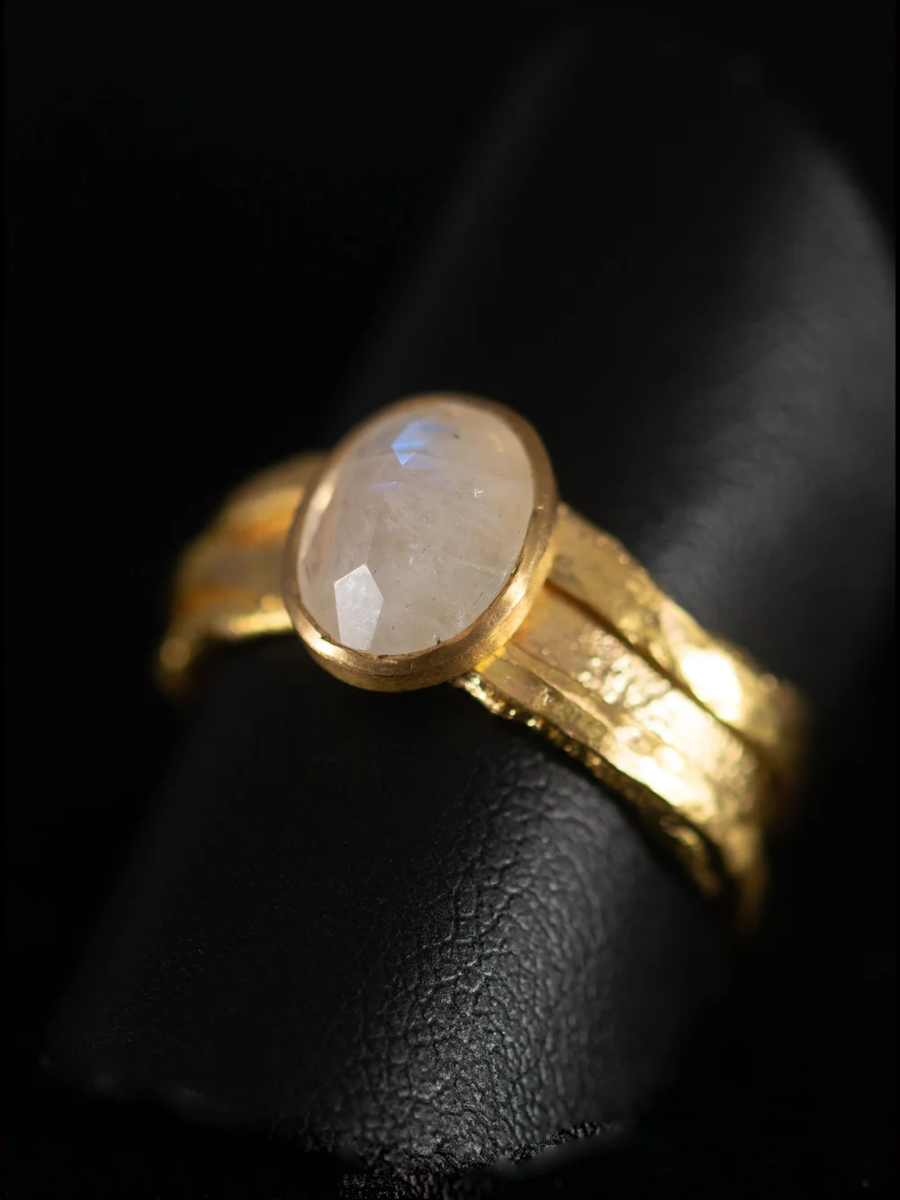 Moonstone & 22ct Gold Ring
